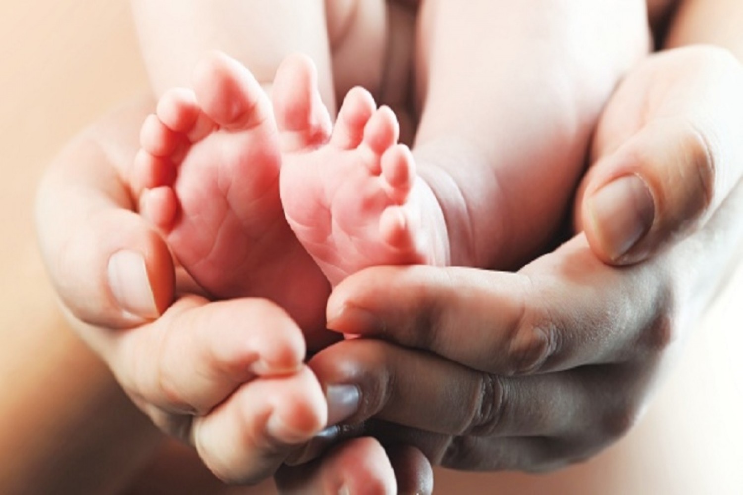 Πρωτοφανές: «Φακελάκι» χίλια ευρώ το κιλό ζήτησε μαιευτήρας από ζευγάρι για τη γέννηση του παιδιού τους!