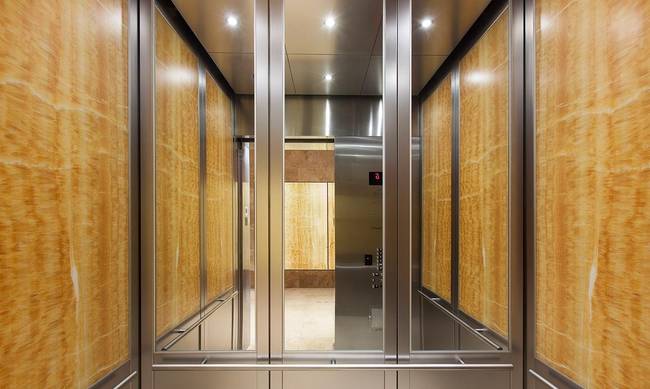 Γιατί υπάρχουν καθρέφτες στο εσωτερικό των ασανσέρ; – Δεν είναι θέμα καλλωπισμού