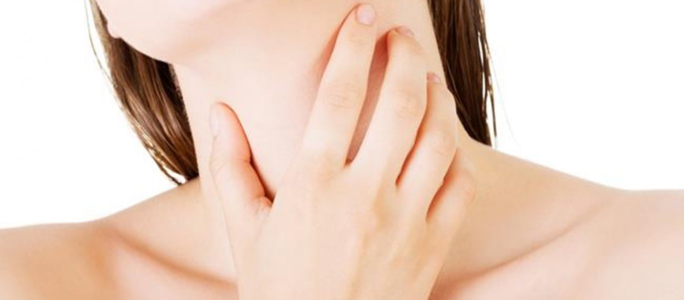 Θυροειδής: Πως να κάνετε μόνοι σας αυτοεξέταση με ψηλάφηση (βίντεο)
