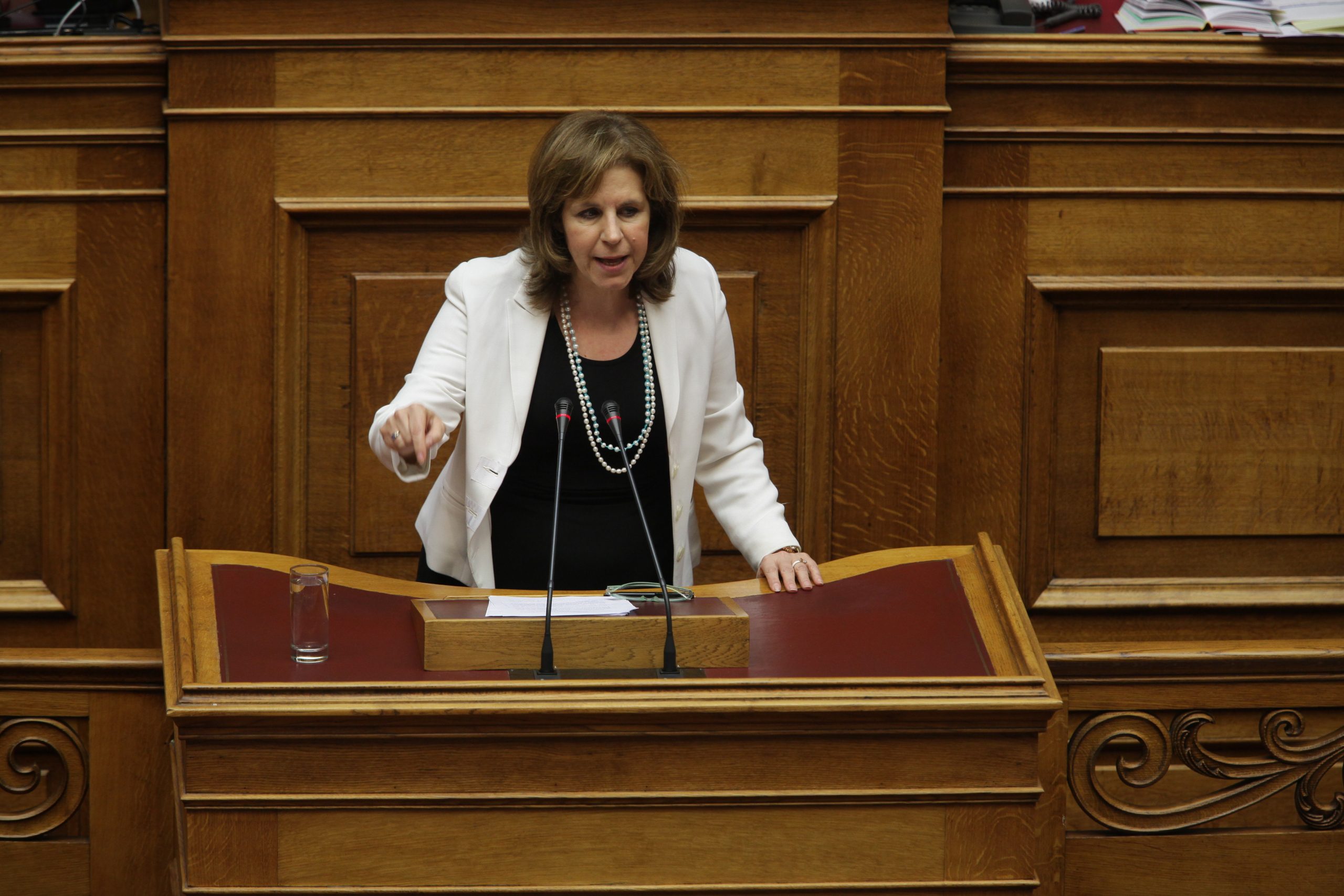 Ε.Χριστοφιλοπούλου για Ρουβίκωνα: «Ξεφτιλίζουν τη χώρα και η κυβέρνηση τους κοιτάει να κόβουν βόλτες με τον Κουφοντίνα»