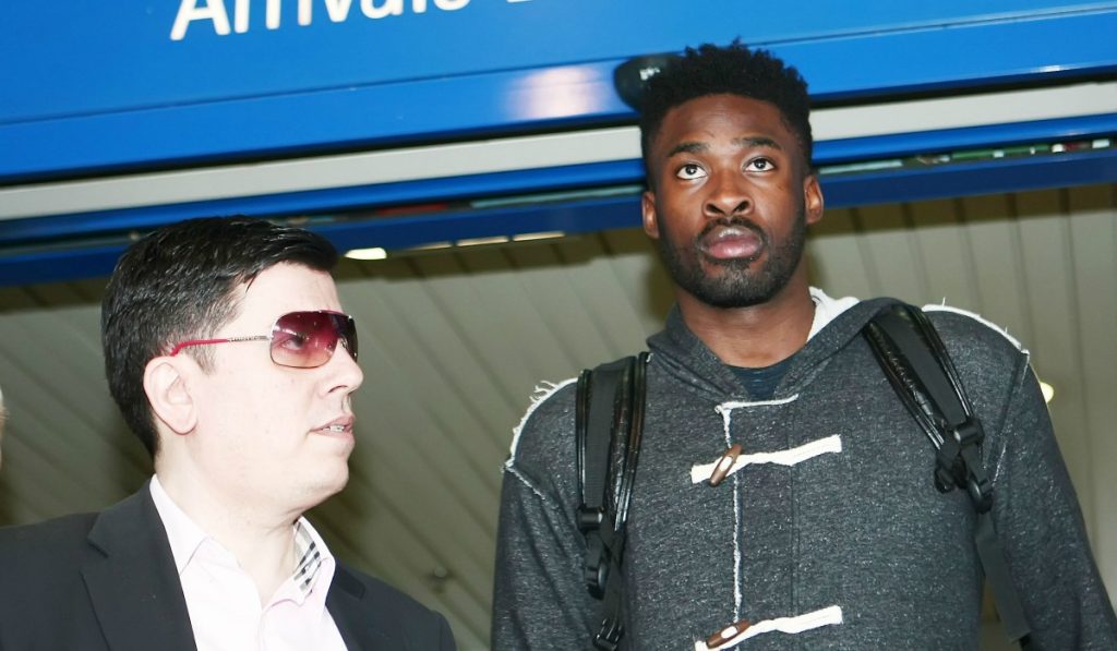 «Σάλος» στην Τουρκία: Πρώην μπασκετμπολίστας της ΑΕΚ «κουτουλάει» όποιον βρίσκει μπροστά του (βίντεο)