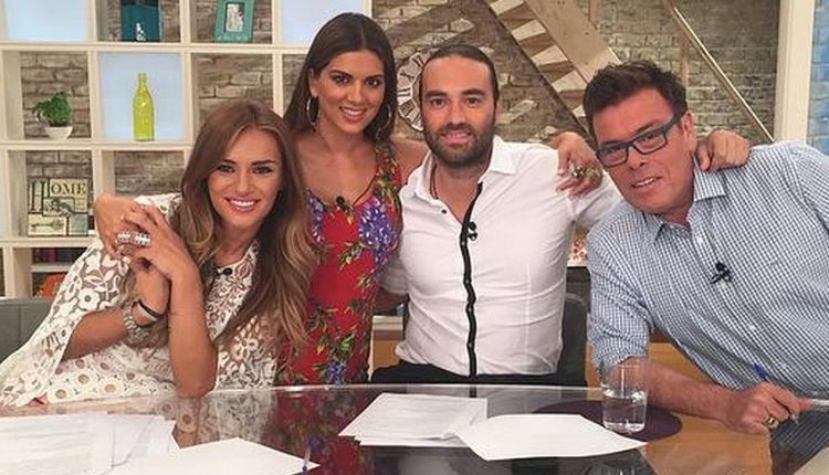 «Τα’χασε» δημοσιογράφος του Happy Day: Σκύλος σε …οίστρο τον πλησίασε και του αγκάλιασε το πόδι (βίντεο)