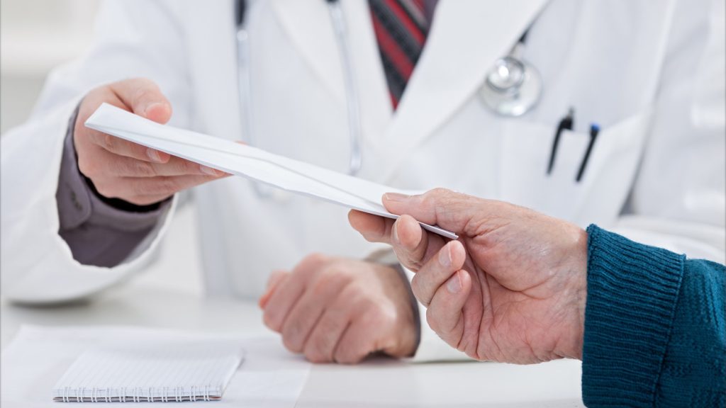 Στον ανακριτή γυναικολόγος για «φακελάκι»- Αρνείται την κατηγορία