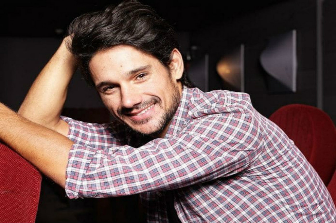 Ο Πάνος Βλάχος σε επικίνδυνες αποστολές- Βάζει τα πέδιλά του και κάνει σκι στο Χαλάνδρι (βίντεο)