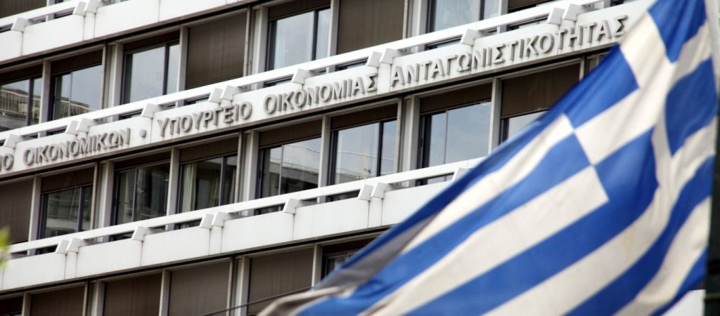 Financial Times: «H Ελλάδα εξασφαλίζει πλεόνασμα πατώντας φρένο στις επενδύσεις»