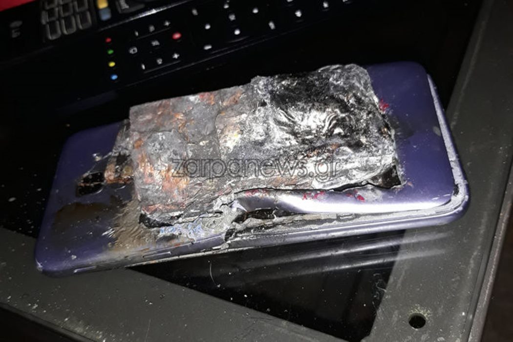Σώθηκε από θαύμα: Εξερράγη κινητό στην τσέπη νεαρού μαθητή – Έπιασε φωτιά το γιλέκο του