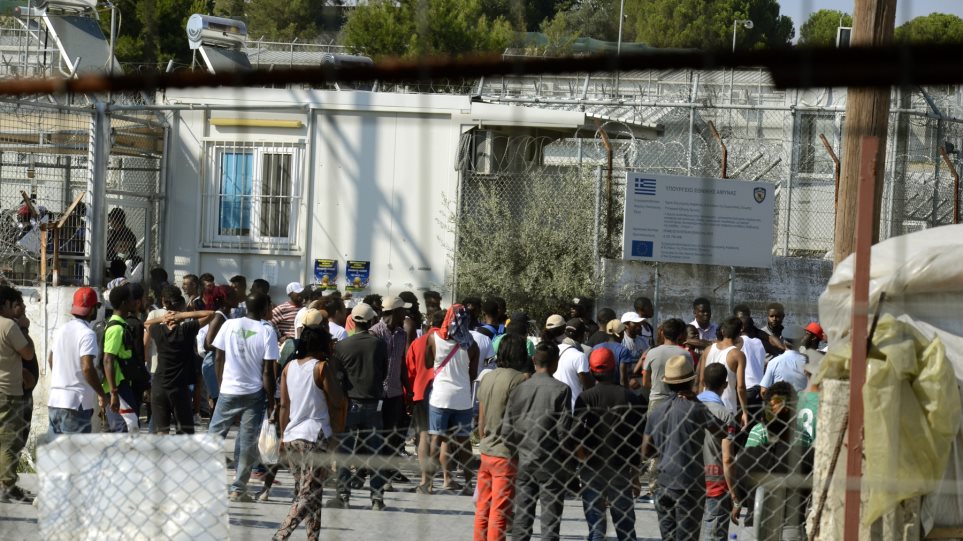 Λέσβος: Δεν έχουν τέλος οι αιματηρές συμπλοκές μεταξύ μεταναστών στο hotspot της Μόριας