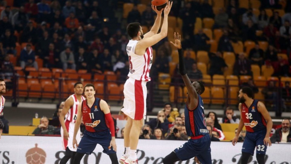 Euroleague: Το μεγάλο τρίποντο του Παπανικολάου που «σκότωσε» την Μπασκόνια (βίντεο)
