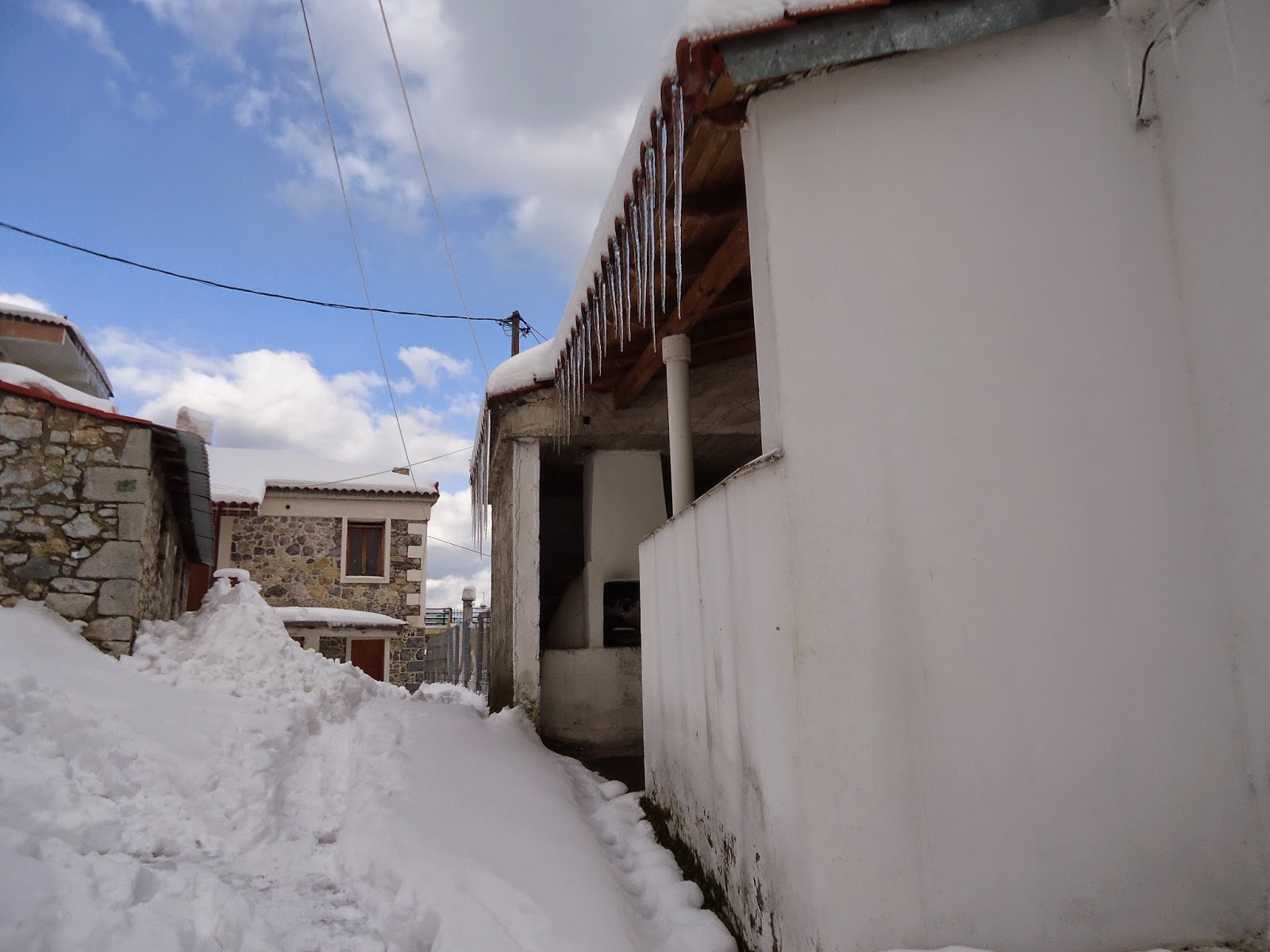 Τραγωδία στην Εύβοια: 72χρονος πέθανε αβοήθητος σε αποκλεισμένο χωριό από τα χιόνια