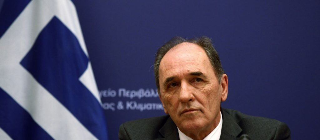 Συνάντηση Σταθάκη με στελέχη της Tesla για τα «έξυπνα» και «ενεργειακά» νησιά