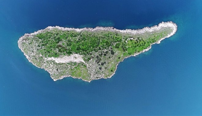 Γλαρονήσι: Το νησί-μινιατούρα της Κύπρου από ψηλά (βίντεο)