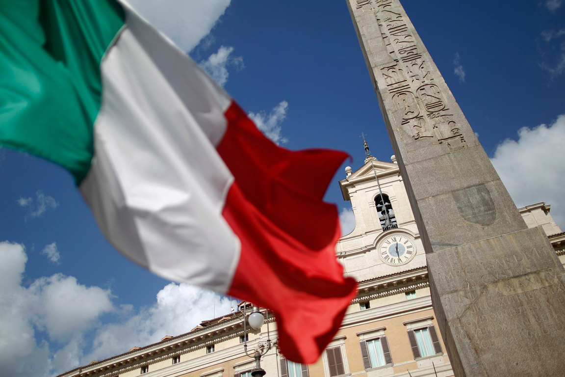 Ιταλία: Απολύθηκαν δημόσιοι υπάλληλοι που είχαν πάρει «άδεια από τη σημαία»