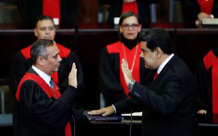 Βενεζουέλα: Ορκίστηκε εν μέσω αντιδράσεων ο Ν. Μαδούρο – Καταγγελίες για «παράνομη ορκωμοσία» (φωτο)