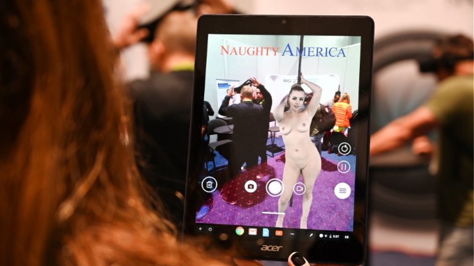 Consumer Electronics Show: «Εικονικό στριπτιζάδικο» made in Greece στη διεθνή έκθεση του Λας Βέγκας!