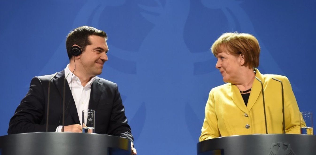 Με… φιλί υποδέχτηκε ο Α.Τσίπρας την Α.Μέρκελ: «Βρίσκεις μια διαφορετική Ελλάδα» – Tί δήλωσε η Καγκελάριος (φωτό)