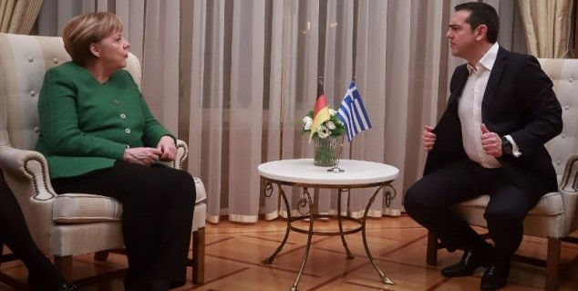 Μια εικόνα… χιλιάδες χλευασμοί – Φωτογραφία από την συνάντηση Α. Τσίπρα-Α. Μέρκελ σαρώνει στο Διαδίκτυο (φωτο)