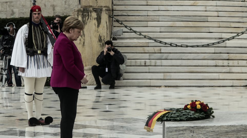 Οργή κατά Βερολίνου: Πέταξαν το στεφάνι της Μέρκελ από το μνημείο του Άγνωστου Στρατιώτη