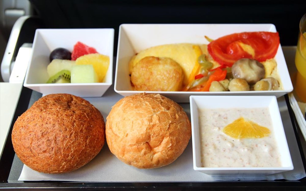 10 πράγματα που δεν ήξερες για το φαγητό του αεροπλάνου