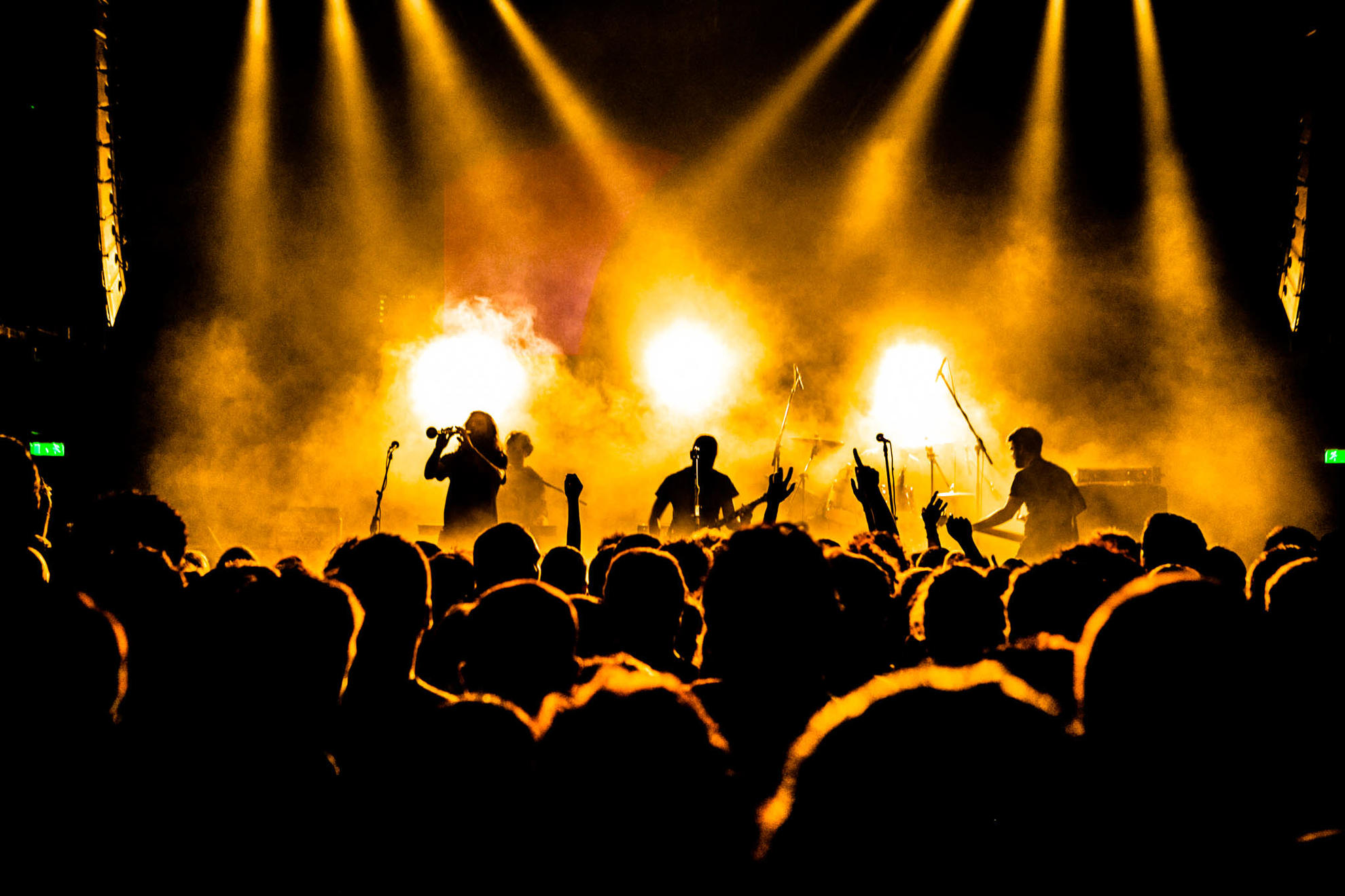 Αυτό είναι το συγκρότημα που πέθανε πάνω στην σκηνή σε μόλις 10 δευτερόλεπτα (βίντεο)