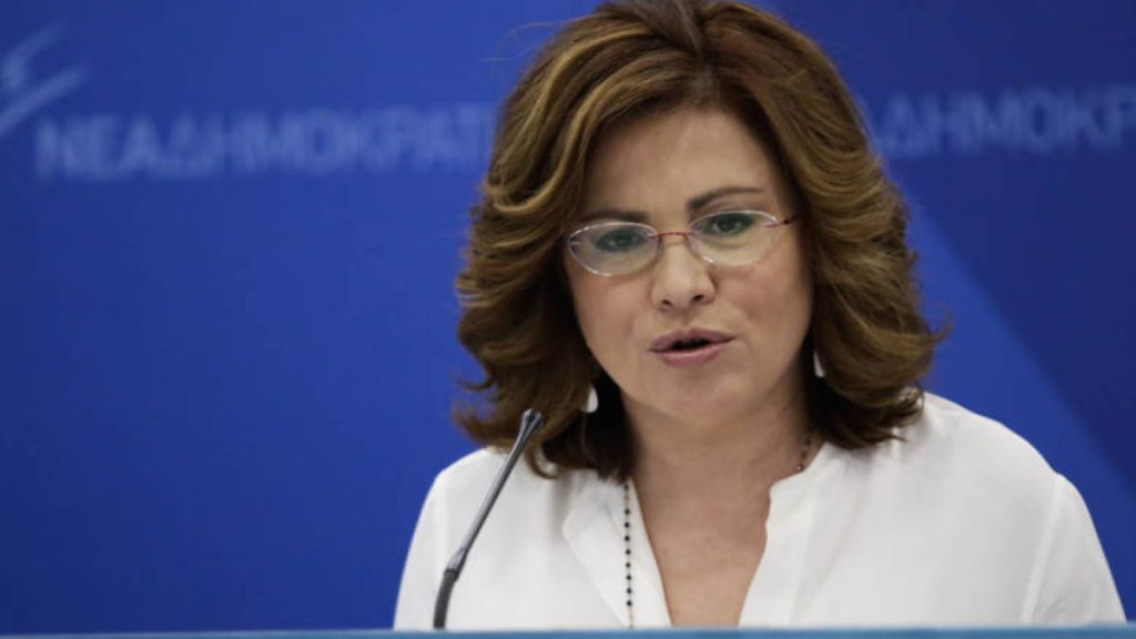 Μ.Σπυράκη για Π.Καμμένο: «Χθες αποχαιρέτισε το στράτευμα, για να πει σήμερα ότι δεν είναι υπουργός υπό παραίτηση»