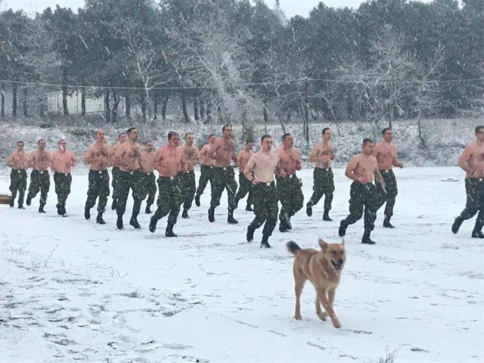 Μόνο εμπόδιο δεν ήταν ο χιονιάς για τον Στρατό Ξηράς- Δυναμικό «παρών» στις πληγείσες περιοχές και στην εκπαίδευση
