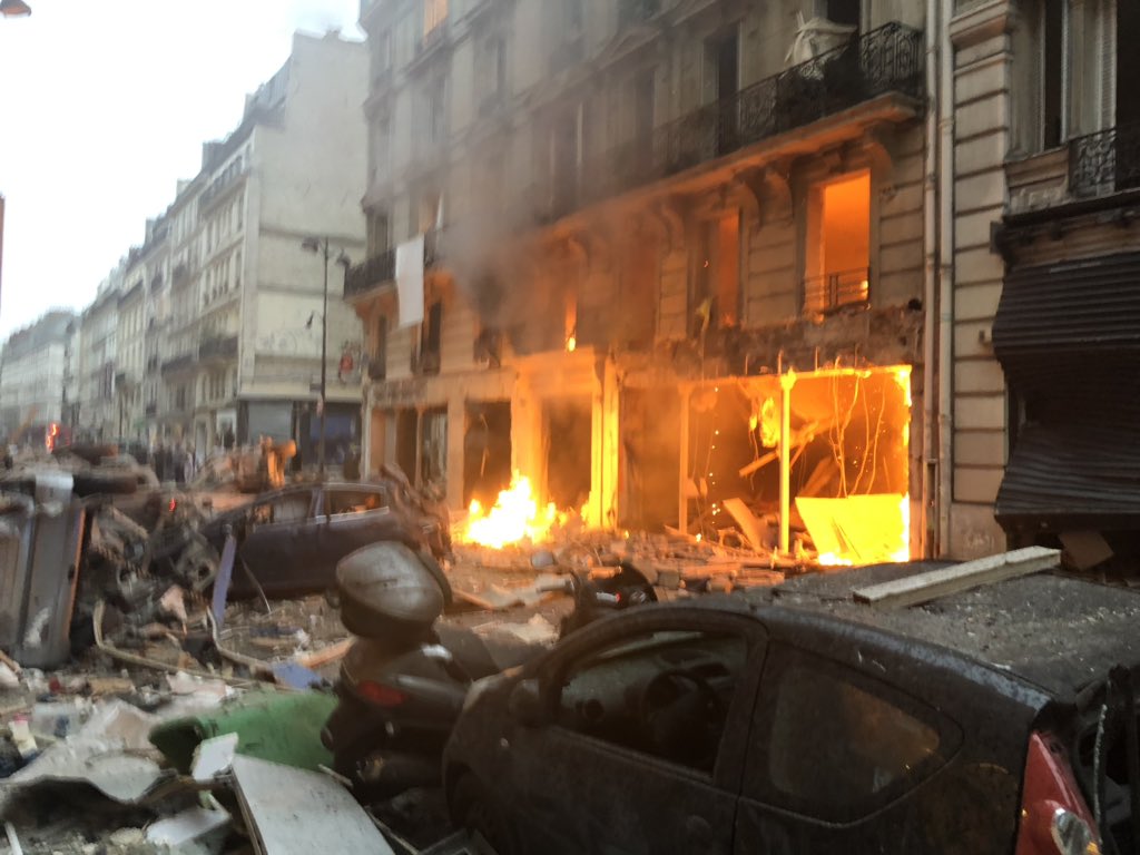 Iσχυρή έκρηξη στο Παρίσι: Ισοπεδώθηκε οικοδομικό τετράγωνο – 4 νεκροί, 36 τραυματίες (βίντεο, φωτό)