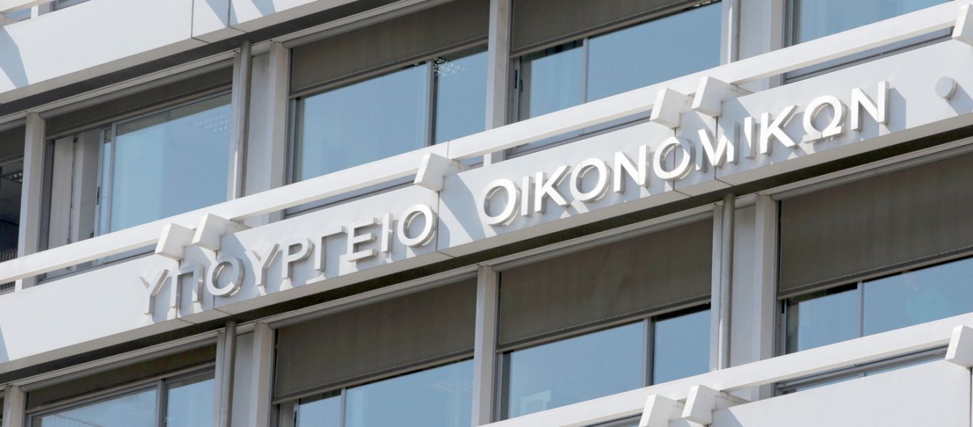 Τοποθέτησαν μονωτικό υλικό από κάνναβη στην ταράτσα του ΥΠΟΙΚ