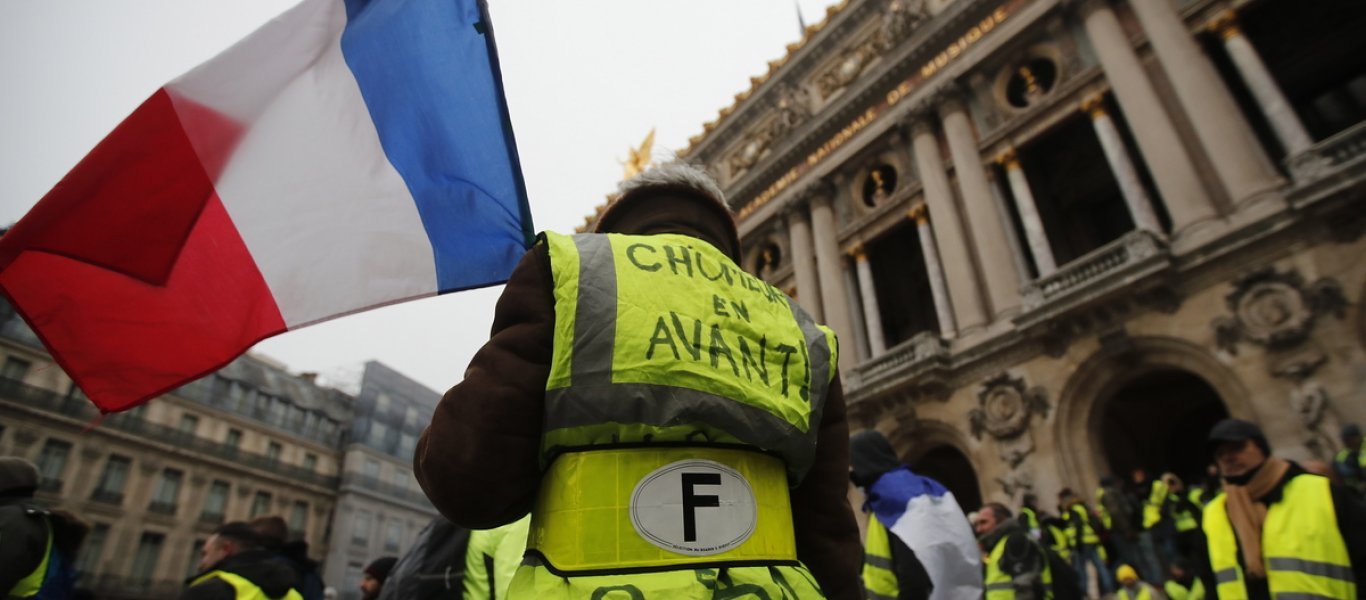 Γαλλία: Τα «κίτρινα γιλέκα» έφτασαν στην Αψίδα του Θριάμβου μετά από μια τρίωρη πορεία (φωτο)