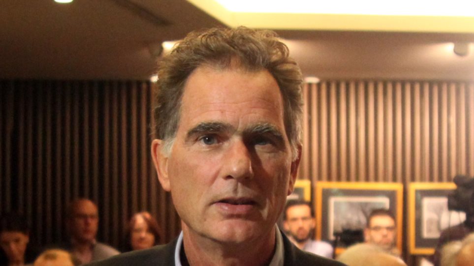 Νίκος Παπανδρέου: Η αδημοσίευτη φωτογραφία του μαζί με τον Ανδρέα, από την στρατιωτική του θητεία το 1986