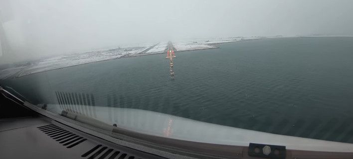 Πιλότος καταγράφει από το πιλοτήριο  την προσγείωση αεροσκάφους στο αεροδρόμιο Μακεδονία (βίντεο)