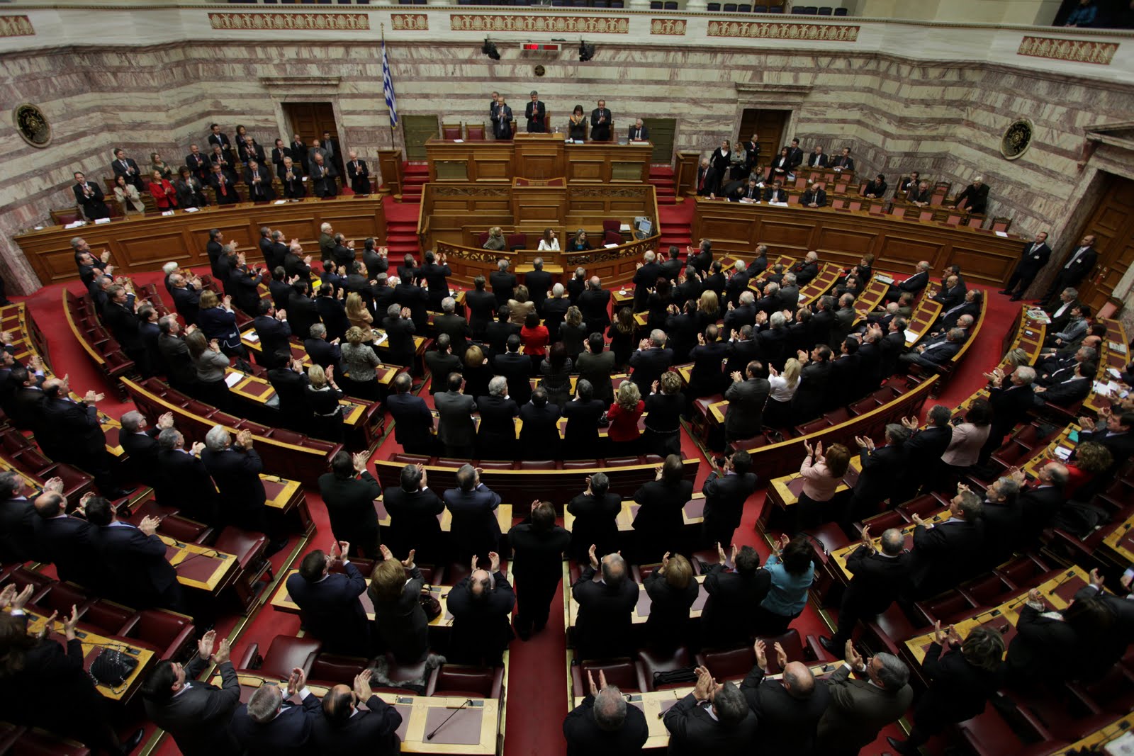 Αυτοί είναι οι βουλευτές που προειδοποιήθηκαν ότι «Θα βρεθεί το κεφάλι τους σε χαντάκι αν προδώσουν την Μακεδονία» (upd)