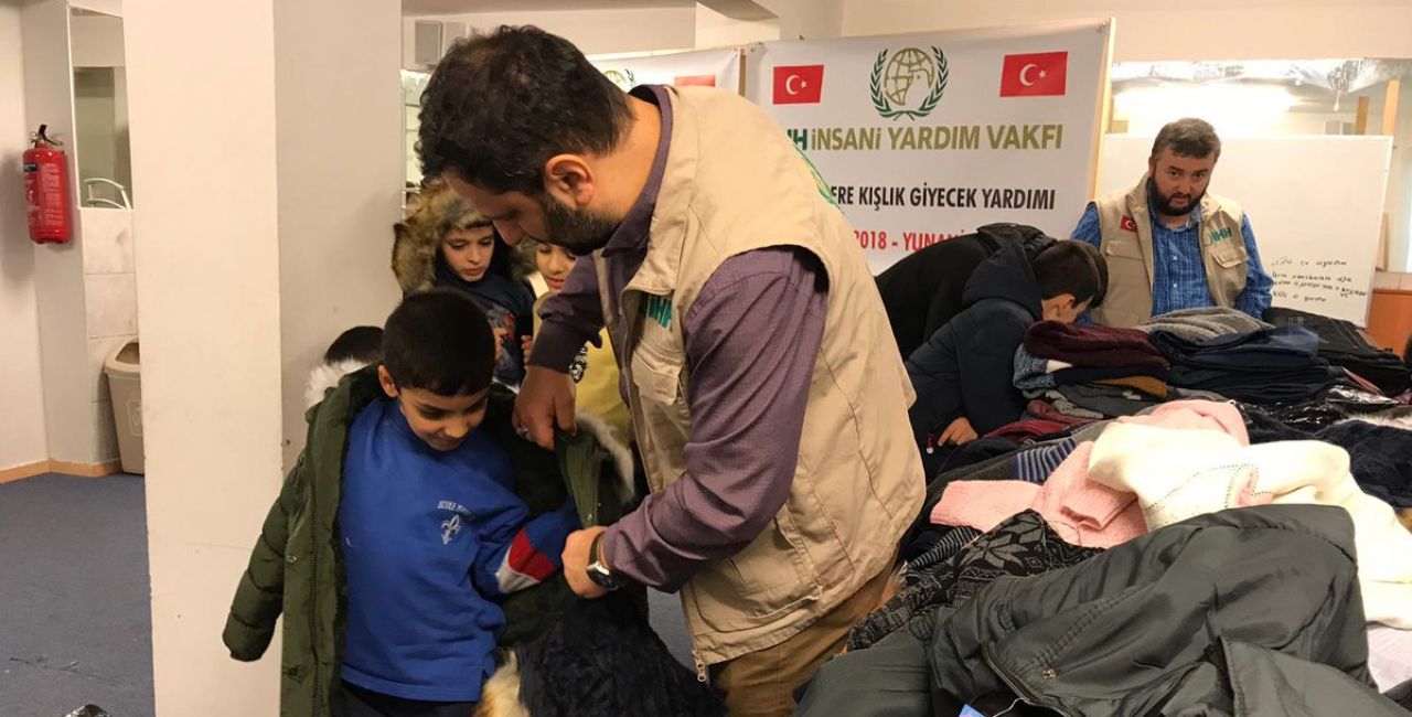 ΙΗΗ: Η ΜΚΟ του Ερντογάν στην Αθήνα μοιράζει χρήματα και δώρα σε μουσουλμάνους