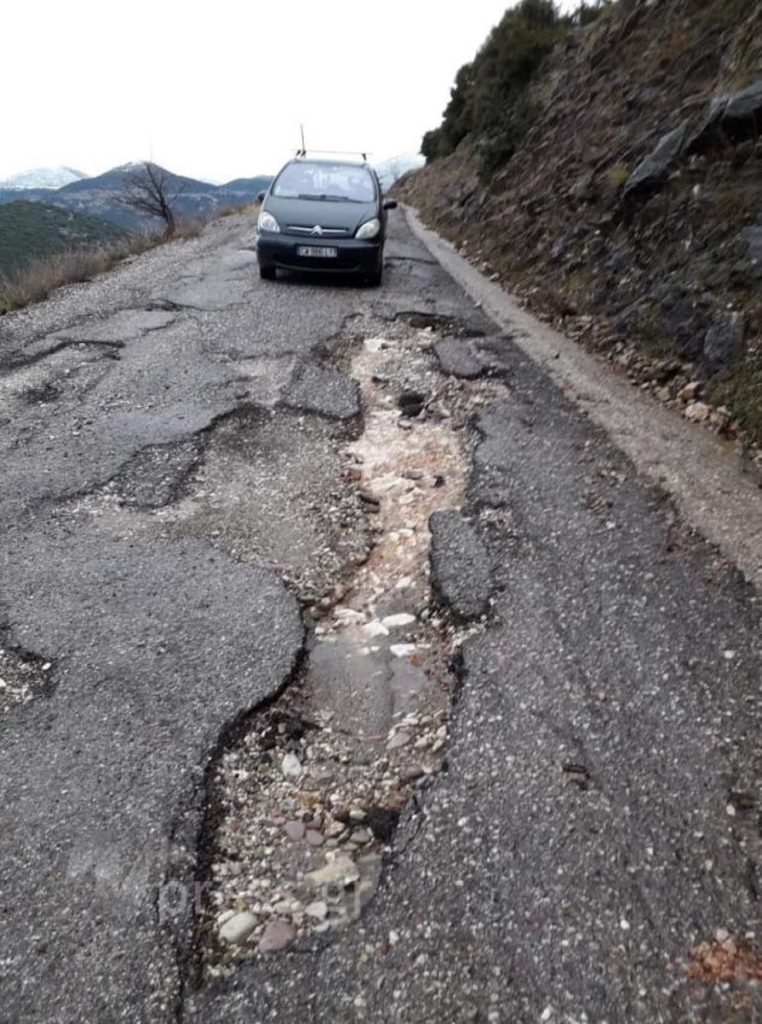 Ναυπακτία: Κατεστραμμένος δρόμος κρατά μαθητές μακριά απο το σχολείο