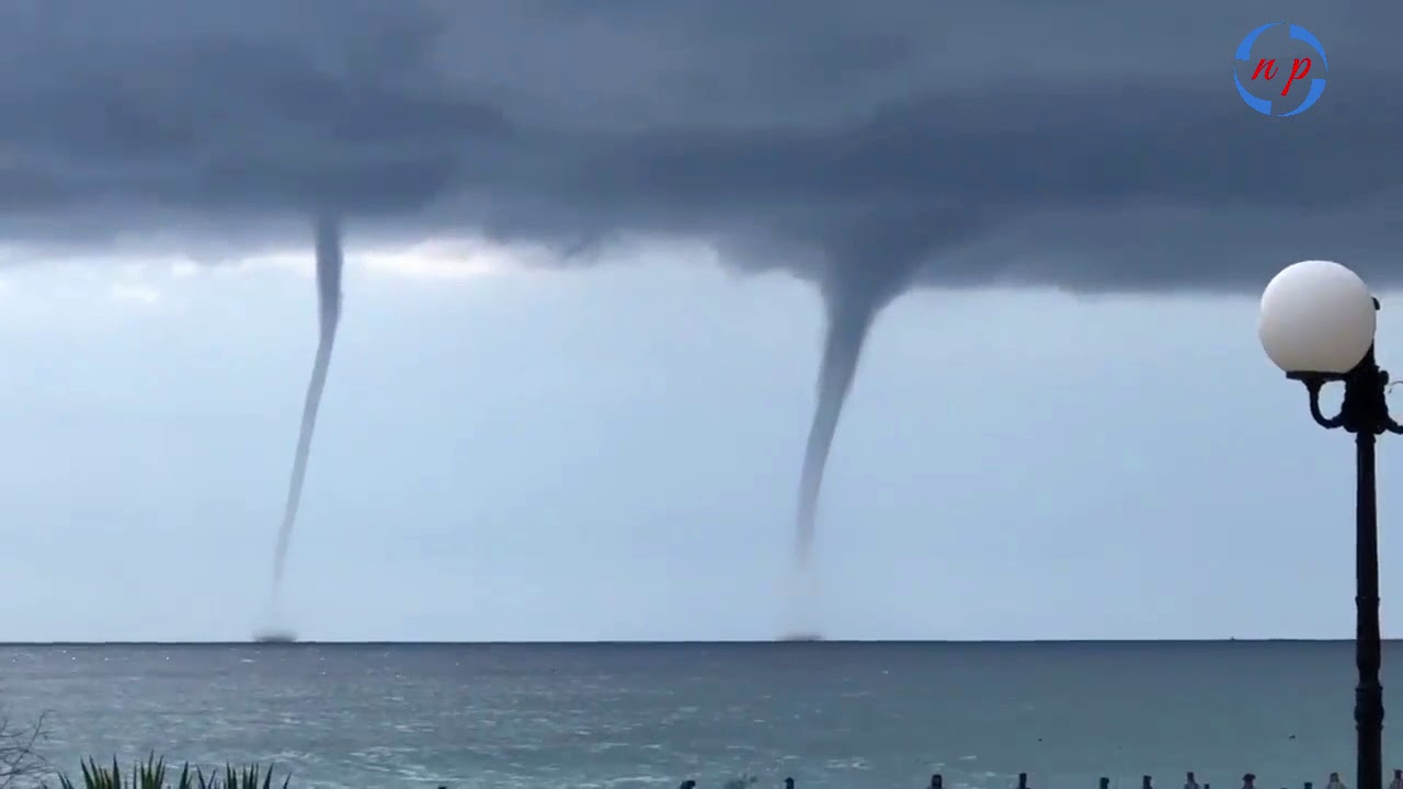 Δείτε βίντεο με τον εντυπωσιακό υδροστρόβιλο που δημιουργήθηκε στο Ελαφονήσι (βίντεο)