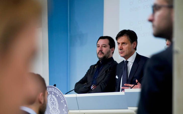 Μ.Σαλβίνι για Δ.Αβραμόπουλο: «Στέλνεις ένα μήνυμα και σου απαντά αμέσως – Άλλοι είναι εξαφανισμένοι»