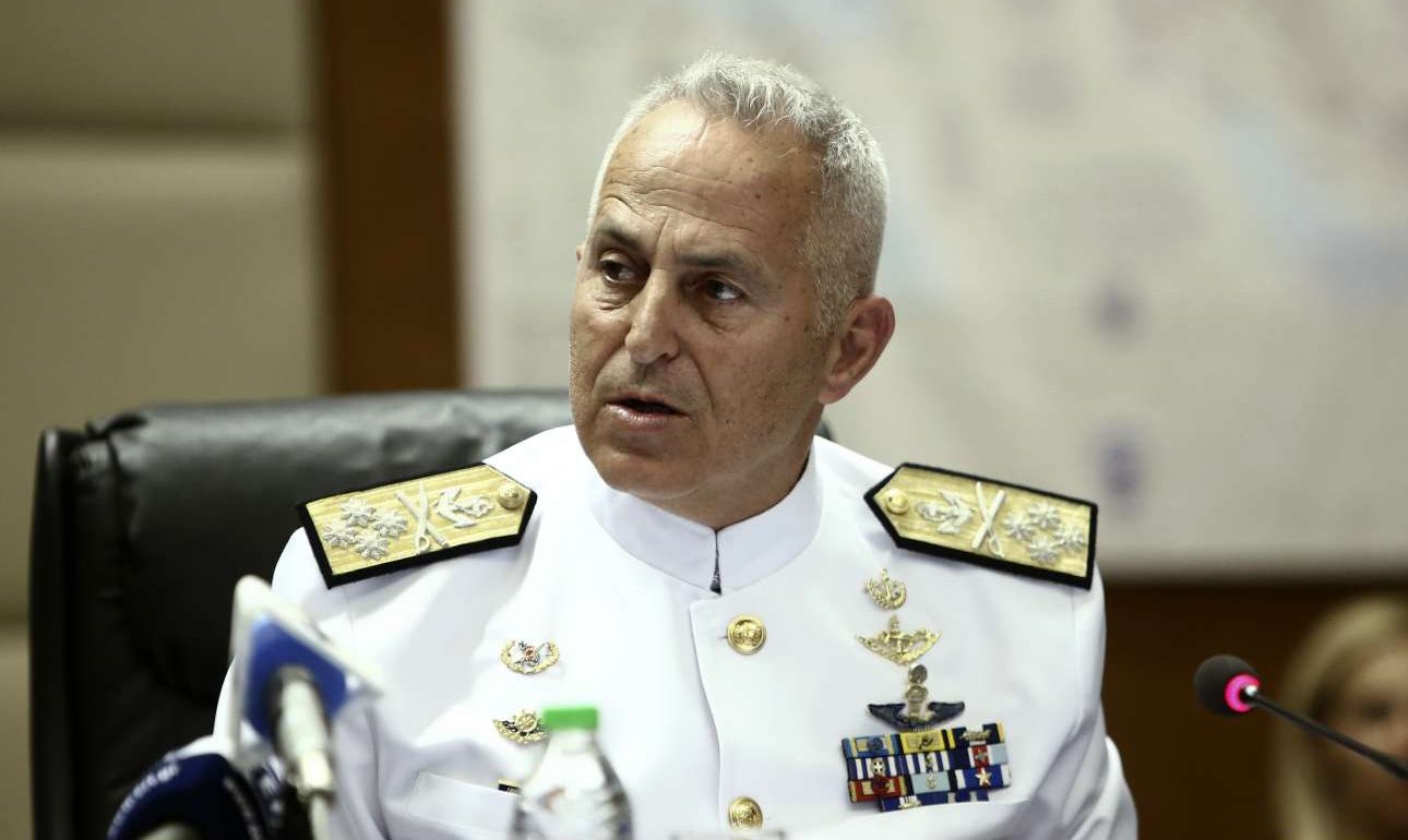 Το ΚΥΣΕΑ αποστράτευσε τον ναύαρχο Αποστολάκη για να διοριστεί υπουργός Εθνικής Άμυνας