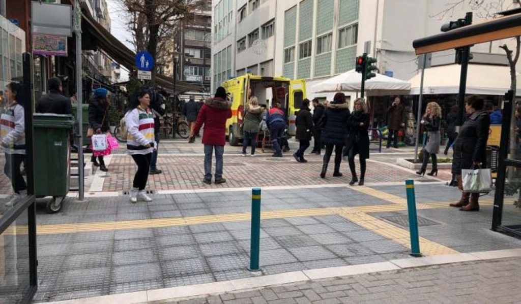Λάρισα: Μπάρες σε πεζοδρόμιο απέτρεψαν ασθενοφόρο από το να πλησιάσει ασθενή