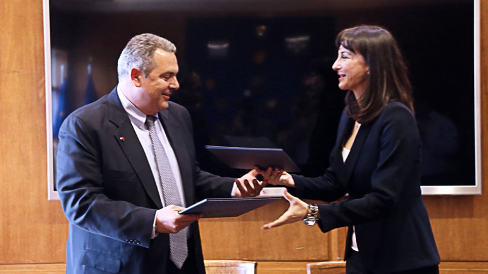 Ο Πάνος αφού έκανε βουλευτή & υπουργό την Κουντουρά τώρα «ανακάλυψε» ότι ο πατέρας της έγραψε τον ύμνο της 21ης Απριλίου