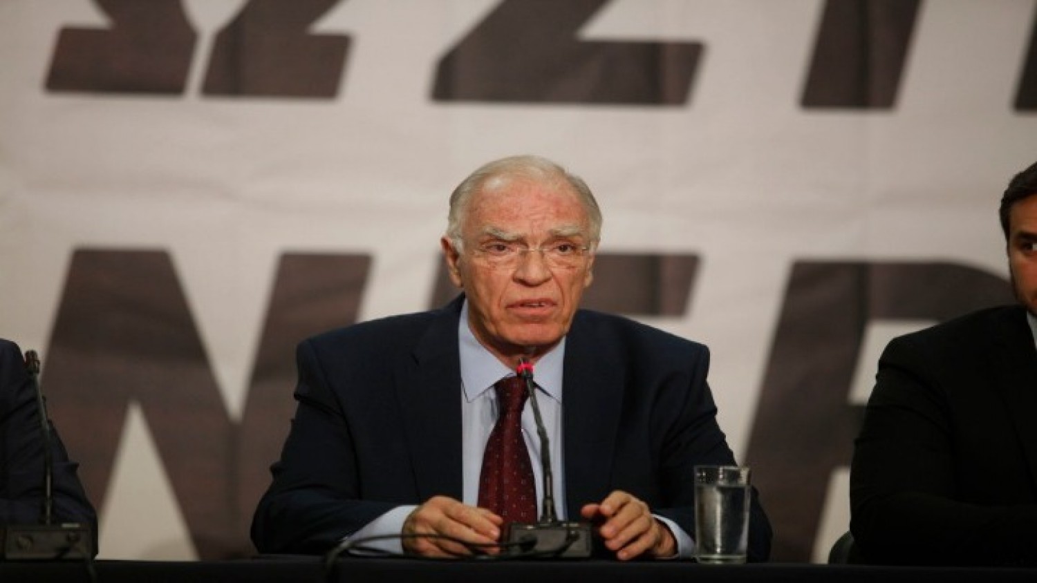 Β. Λεβέντης: Δύο φίδια υπάρχουν στη Βουλή, ο Τσίπρας και ο Μητσοτάκης