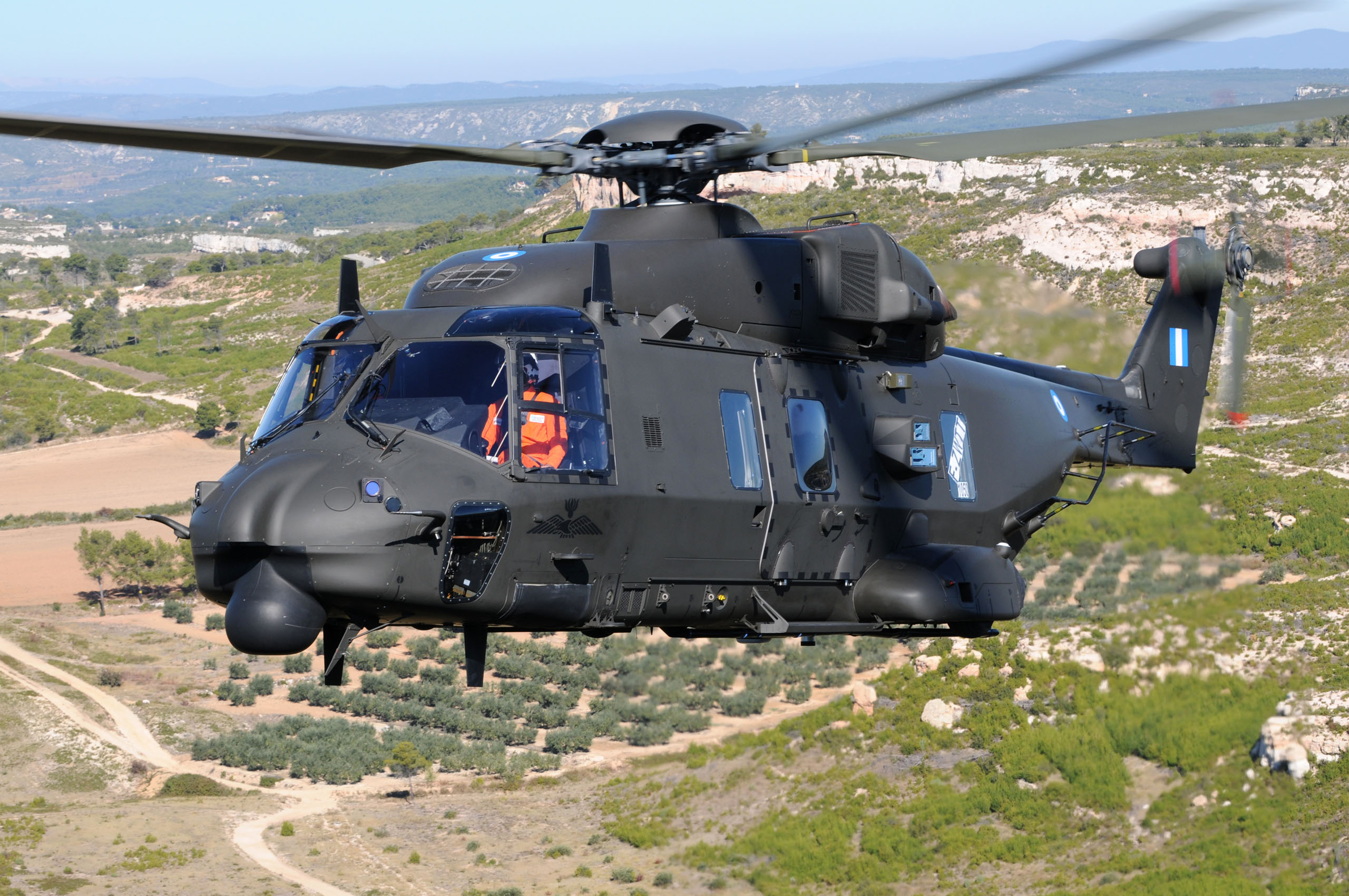 ΝΗ 90: Το μεταφορικό ελικόπτερο της ΑΣ εν δράσει