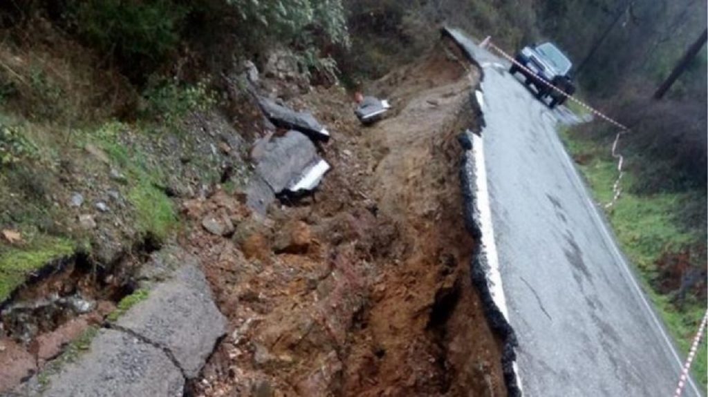 Ταΰγετος: Κατέρρευσε ο δρόμος στα ορεινά χωριά