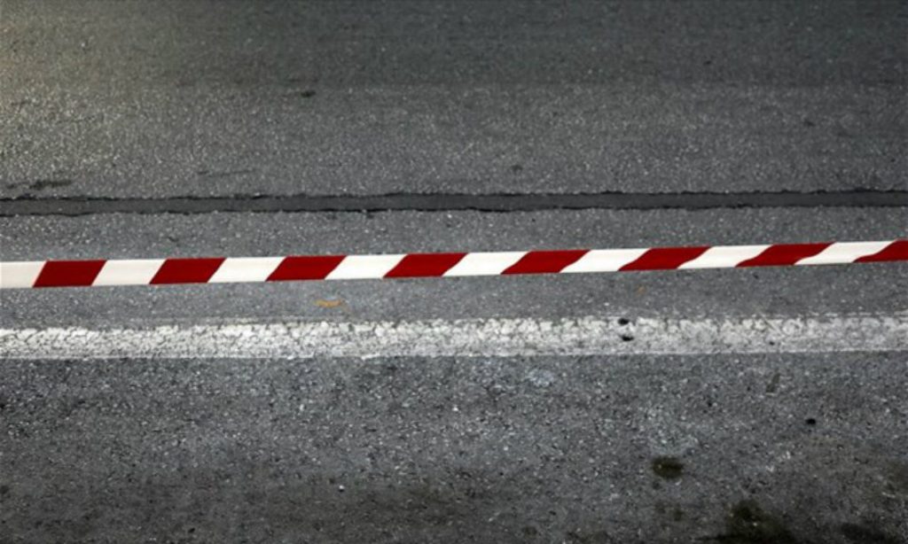 Συγκλονιστικό βίντεο: Πεζός προσπαθεί να ξεφύγει από αυτοκίνητο που τον καταδιώκει