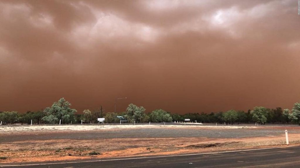 Βίντεο: Δείτε μια τεράστια αμμοθύελλα να «καταπίνει» την Αυστραλία