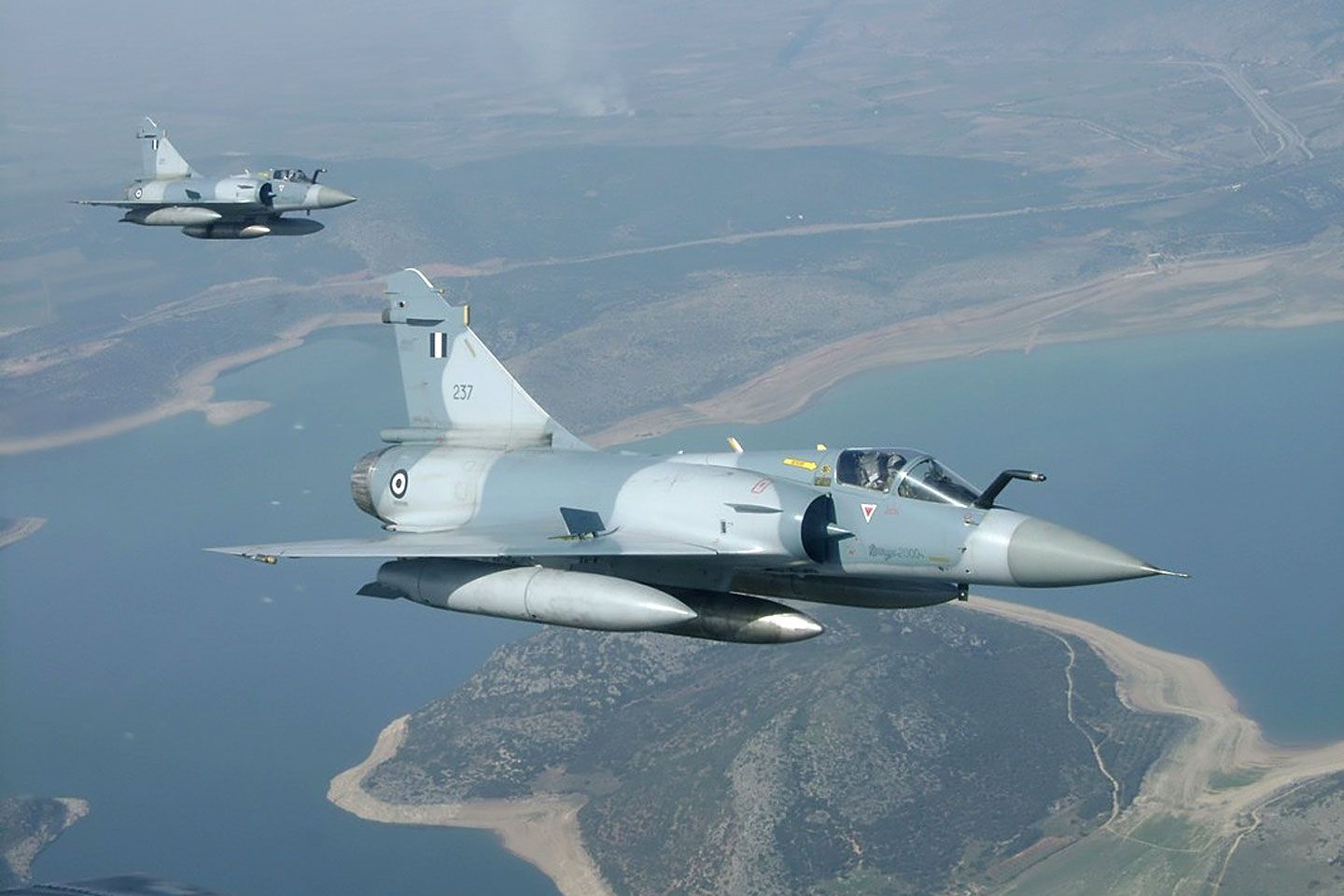 Για πρώτη φορά πέταξαν μαχητικά Mirage 2000-5 κατά την τελετή παράδοσης του ΥΠΕΘΑ