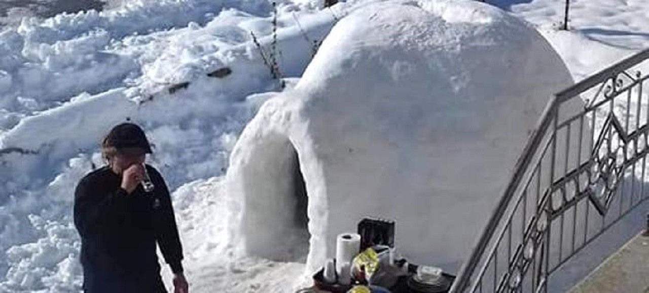 Πρέβεζα: Έφτιαξε ιγκλού και το γιόρτασε με μπάρμπεκιου! (φωτο)