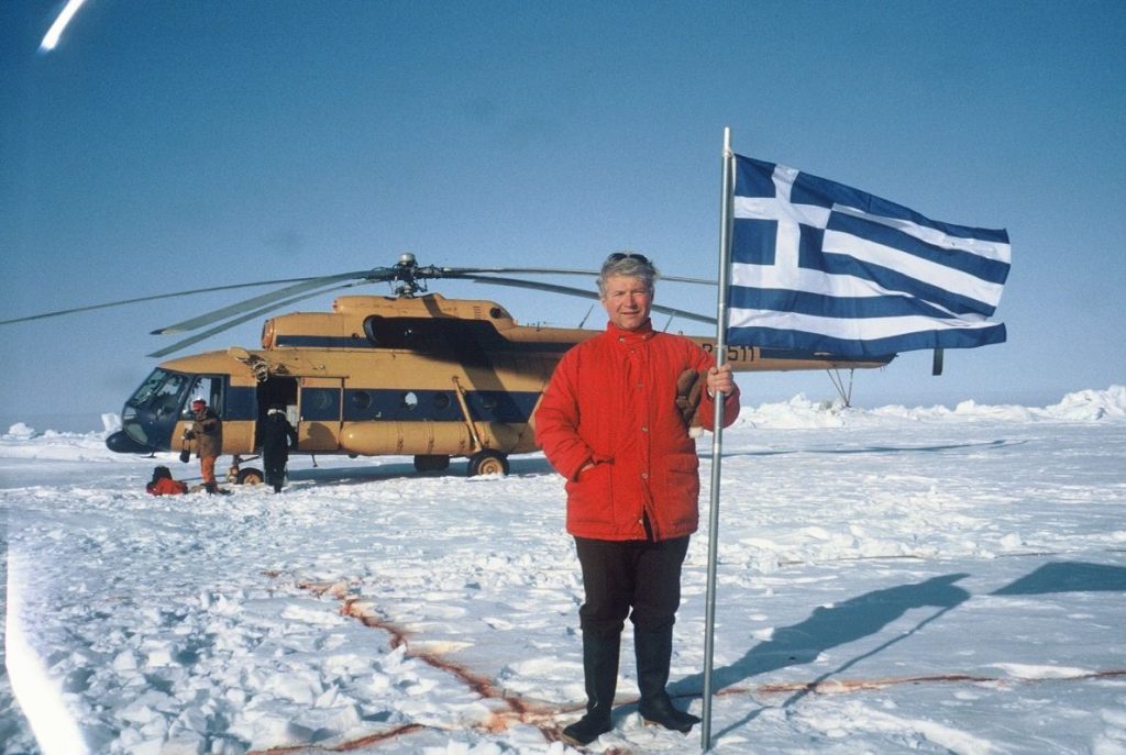 Μπάμπης Μπίζας: Ο Έλληνας ταξιδευτής που μπήκε στο ρεκόρ Γκίνες- Πάτησε και στους δύο πόλους της γης!
