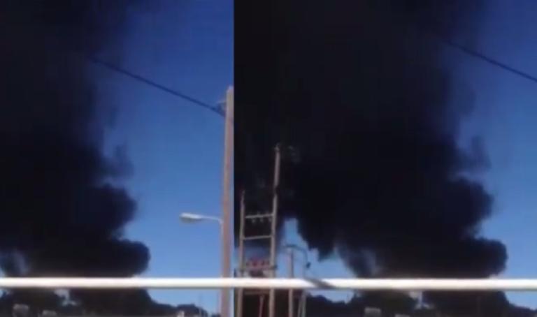Φωτιά ξέσπασε στον καταυλισμό στη Μόρια – Σκοτείνιασε όλη η περιοχή (βίντεο)