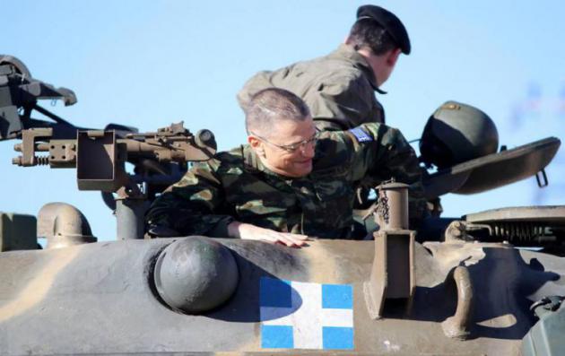 «Εφοδος» του Α/ΓΕΣ Αλ. Στεφανή στο Κέντρο Εκπαίδευσης Τεθωρακισμένων (φώτο)