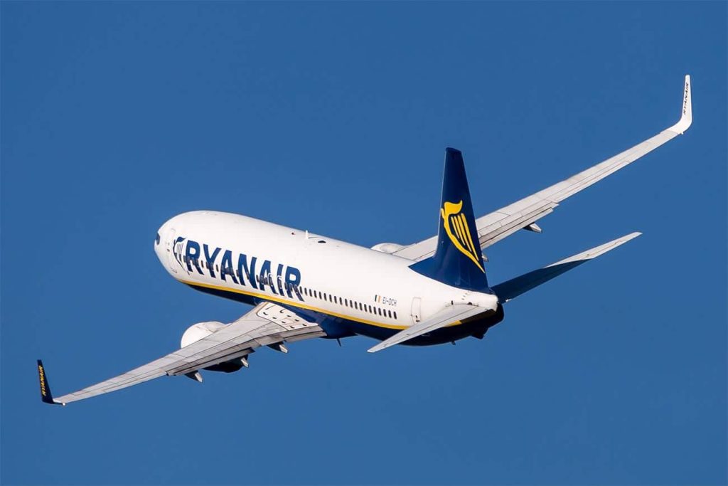 Ryanair: «Τέλος» και στις πτήσεις από Αθήνα προς Χανιά, Ρόδο και Μύκονο