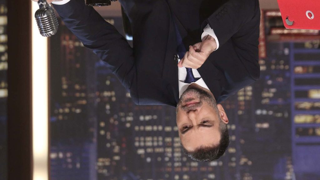 Το strip poker του Γρηγόρη Αρναούτογλου στο «The 2 Night Show» (βίντεο)